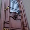 Дубовые двери: особенности и преимущества