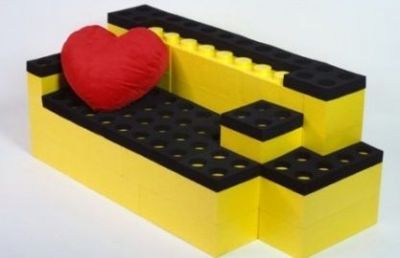 Диван из кубиков Лего