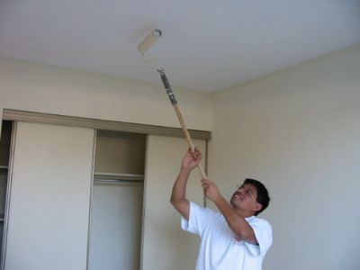 Как покрасить потолок