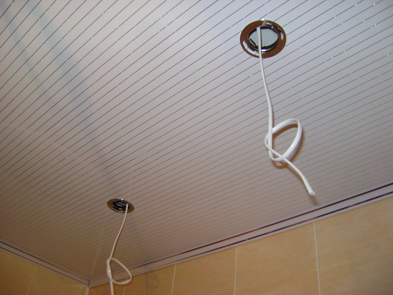Потолок из гипсокартона в ванной своими руками (10 фото)