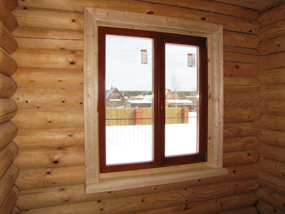 Окно в деревянном доме